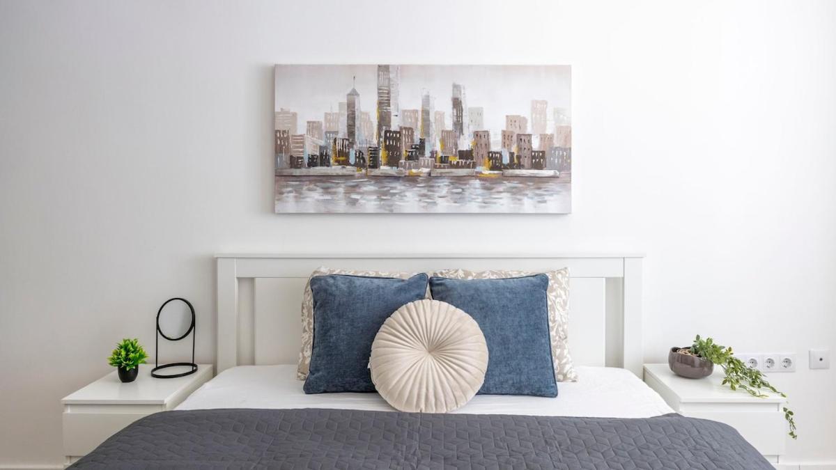 Superior -modern 3br