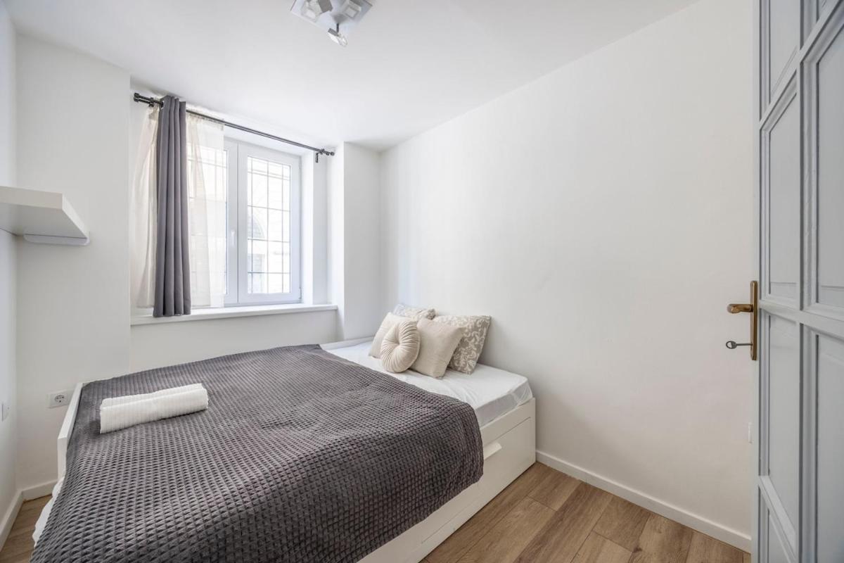 Superior -modern 3br *