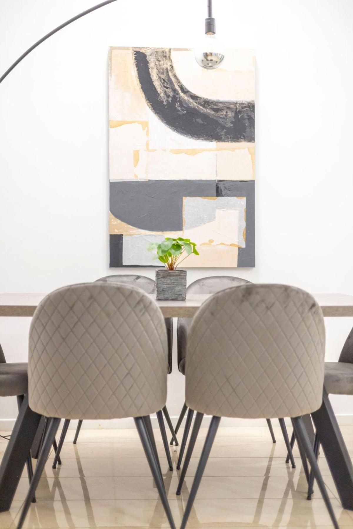Superior -modern 3br *