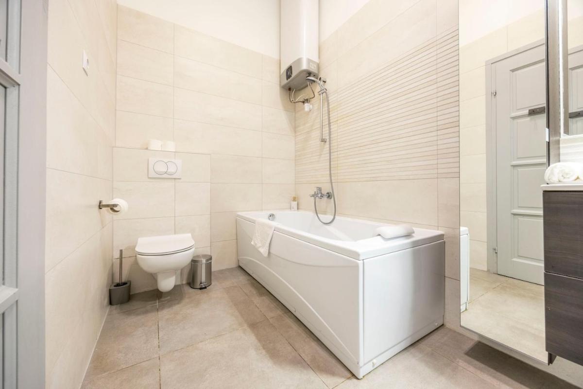 Superior -modern 3br
